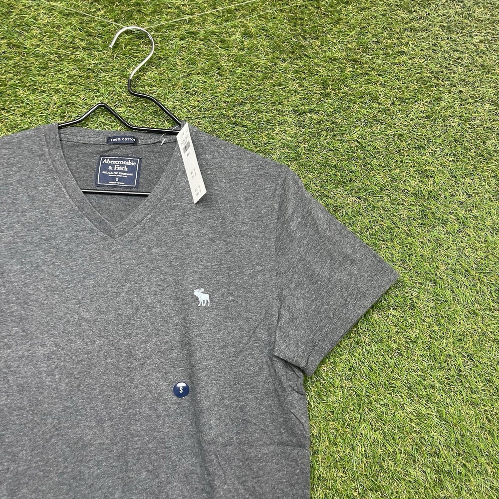 Abercrombie & Fitch Shirt Mens Small V-Neck Cotton Grey Moose Short Sleeve